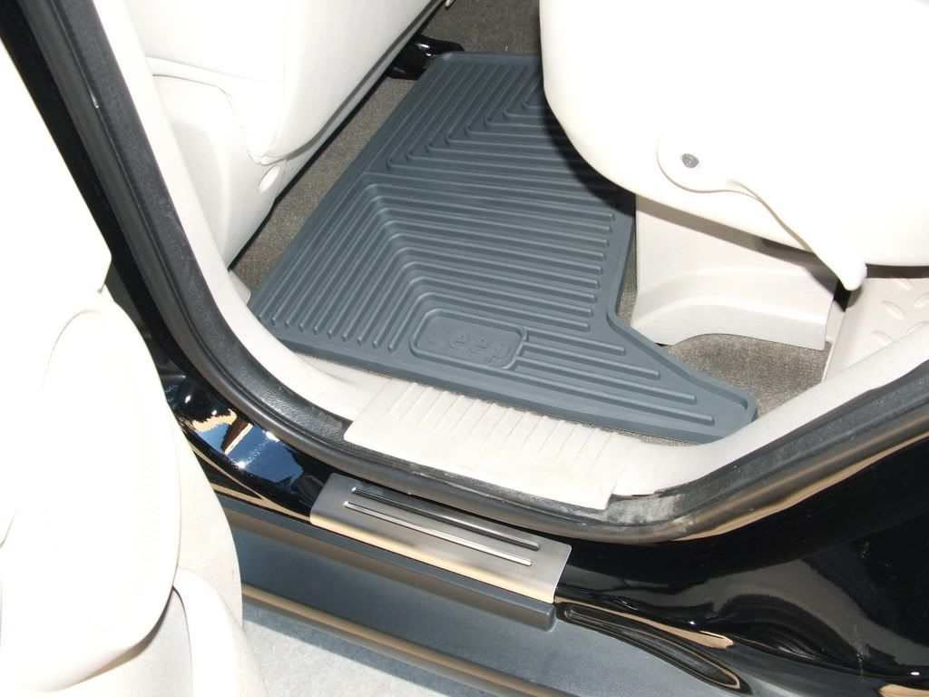 Installed My Factory Rubber Mats and stuff. Jeep Commander Forum